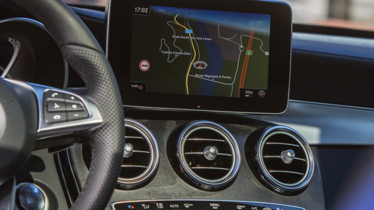 Autotest Mercedes GLC Coup, de sportiever ogende en dynamischer rijdende versie van de GLC SUV. We rijden de eerste kilometers met de GLC 250d, 350d en GLC 350e plug-in hybride.