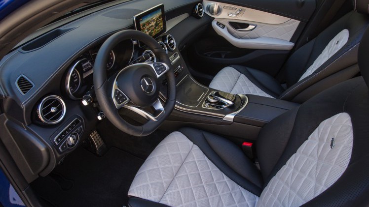 Autotest Mercedes GLC Coup, de sportiever ogende en dynamischer rijdende versie van de GLC SUV. We rijden de eerste kilometers met de GLC 250d, 350d en GLC 350e plug-in hybride.