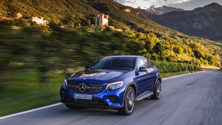 Autotest Mercedes GLC Coup, de sportiever ogende en dynamischer rijdende versie van de GLC SUV. We rijden de eerste kilometers met de GLC 250d, 350d en GLC 350e plug-in hybride.