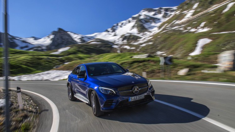 Autotest Mercedes GLC Coup, de sportiever ogende en dynamischer rijdende versie van de GLC SUV. We rijden de eerste kilometers met de GLC 250d, 350d en GLC 350e plug-in hybride.