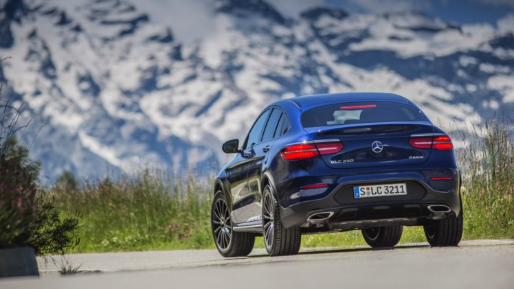 Autotest Mercedes GLC Coup, de sportiever ogende en dynamischer rijdende versie van de GLC SUV. We rijden de eerste kilometers met de GLC 250d, 350d en GLC 350e plug-in hybride.
