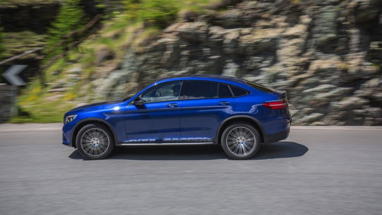 Autotest Mercedes GLC Coup, de sportiever ogende en dynamischer rijdende versie van de GLC SUV. We rijden de eerste kilometers met de GLC 250d, 350d en GLC 350e plug-in hybride.