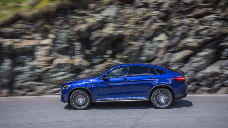 Autotest Mercedes GLC Coup, de sportiever ogende en dynamischer rijdende versie van de GLC SUV. We rijden de eerste kilometers met de GLC 250d, 350d en GLC 350e plug-in hybride.