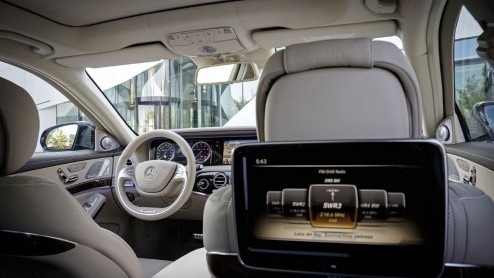 Even geen gezeur over lage bijtelling en CO2-uitstoot. Mercedes heeft namelijk de nieuwe S 65 AMG onthuld met een lekker dikker 6.0 liter V12 onder de kap.