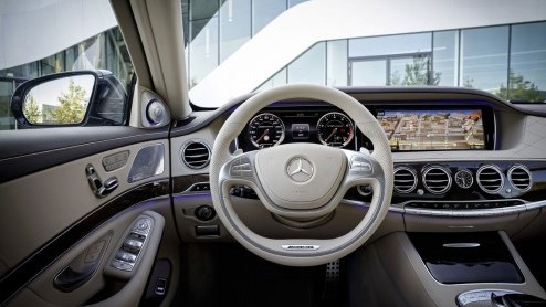 Even geen gezeur over lage bijtelling en CO2-uitstoot. Mercedes heeft namelijk de nieuwe S 65 AMG onthuld met een lekker dikker 6.0 liter V12 onder de kap.