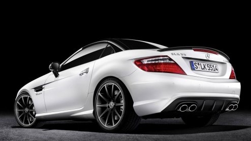 Mercedes-Benz heeft de zomer al in zijn bol en introduceert twee tijdelijke actiemodellen: de SLK CarbonLook Edition en de SL 2Look Edition.