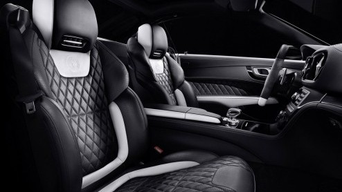 Mercedes-Benz heeft de zomer al in zijn bol en introduceert twee tijdelijke actiemodellen: de SLK CarbonLook Edition en de SL 2Look Edition.