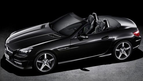 Mercedes-Benz heeft de zomer al in zijn bol en introduceert twee tijdelijke actiemodellen: de SLK CarbonLook Edition en de SL 2Look Edition.