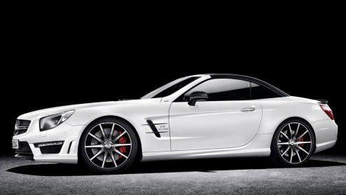 Mercedes-Benz heeft de zomer al in zijn bol en introduceert twee tijdelijke actiemodellen: de SLK CarbonLook Edition en de SL 2Look Edition.