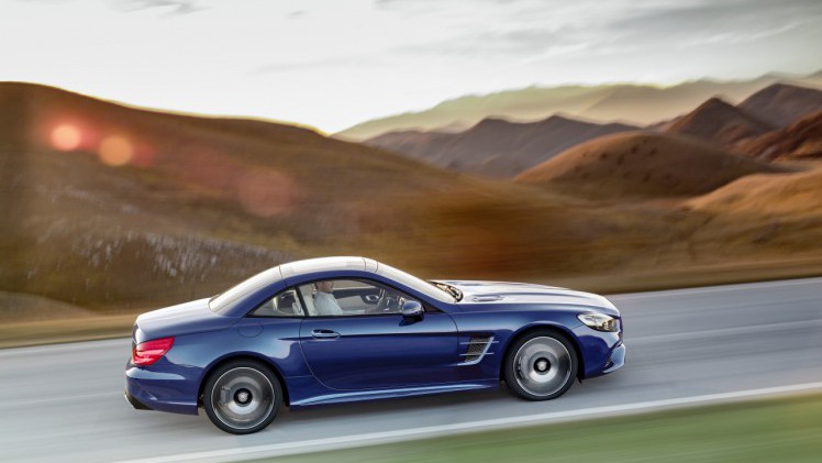 De facelift van de Mercedes SL maakt de legendarische roadster nog sportiever en stijlvoller. Het 2016-model maakt zijn debuut op de Los Angeles Motor Show.