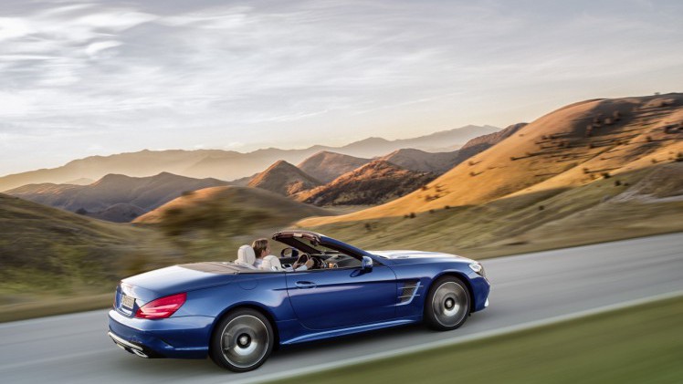 De facelift van de Mercedes SL maakt de legendarische roadster nog sportiever en stijlvoller. Het 2016-model maakt zijn debuut op de Los Angeles Motor Show.