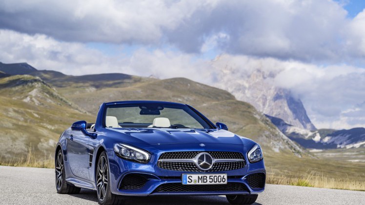 De facelift van de Mercedes SL maakt de legendarische roadster nog sportiever en stijlvoller. Het 2016-model maakt zijn debuut op de Los Angeles Motor Show.