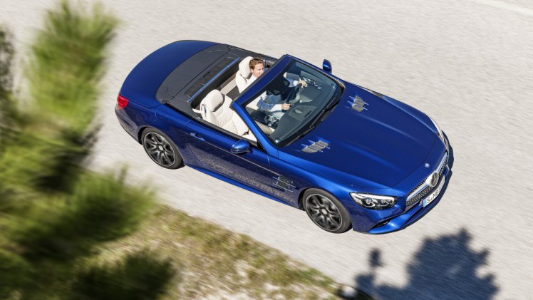 De facelift van de Mercedes SL maakt de legendarische roadster nog sportiever en stijlvoller. Het 2016-model maakt zijn debuut op de Los Angeles Motor Show.