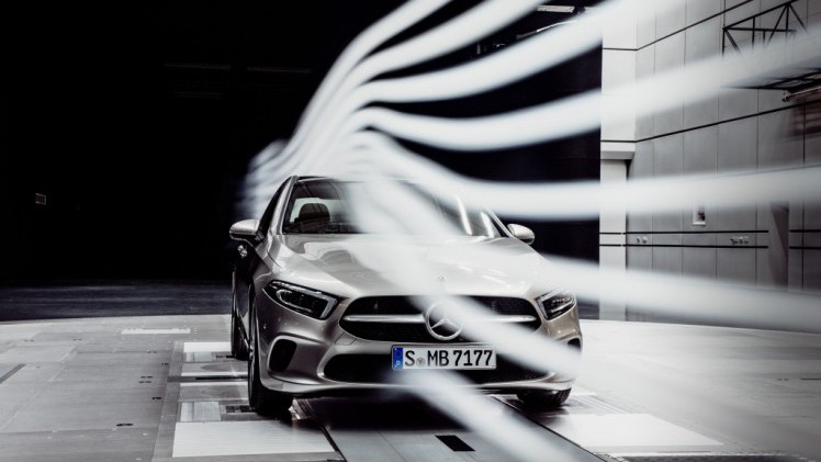 Mercedes gaat vanaf eind dit jaar een sedanversie leveren van de A-klasse.