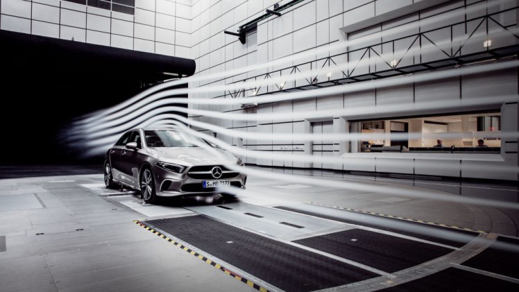 Mercedes gaat vanaf eind dit jaar een sedanversie leveren van de A-klasse.