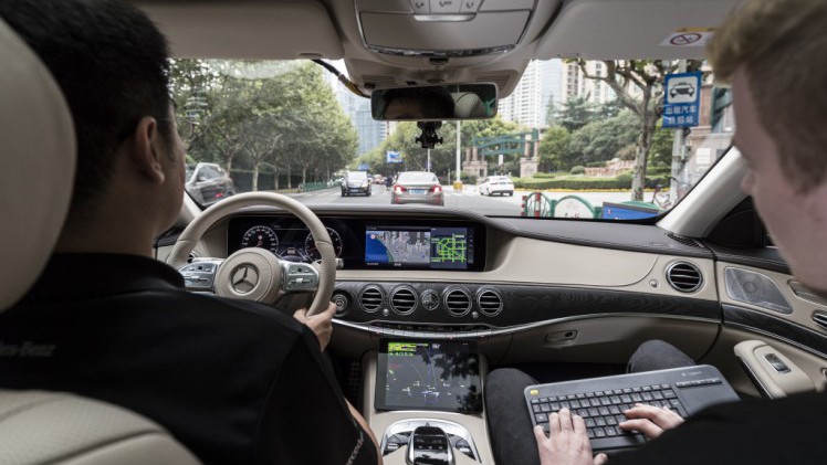 Mercedes is met de Intelligent World Drive actief in China. In Shanghai worden autonoom rijdende S-klasse getest onder specifieke omstandigheden.