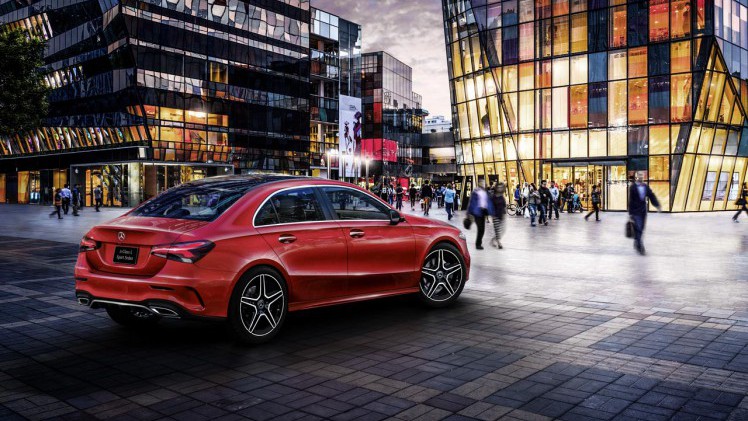 Mercedes brengt speciaal voor China een verlengde A-klasse sedan.