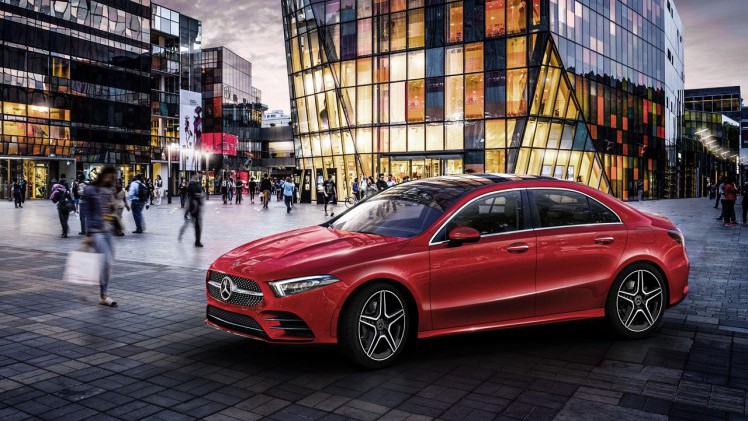 Mercedes brengt speciaal voor China een verlengde A-klasse sedan.