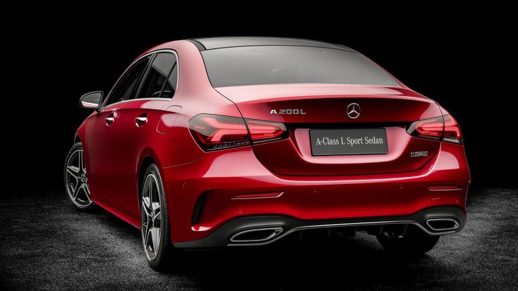Mercedes brengt speciaal voor China een verlengde A-klasse sedan.
