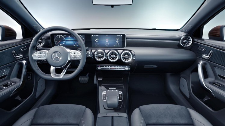Mercedes brengt speciaal voor China een verlengde A-klasse sedan.