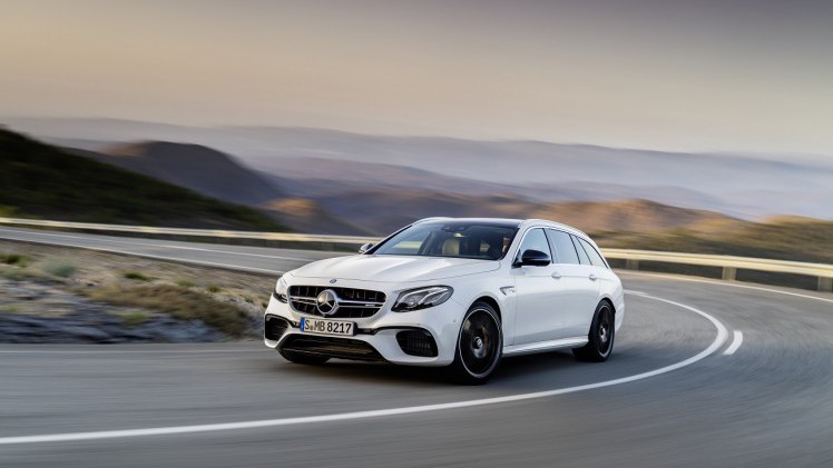 Het sportieve Mercedes-Benz E-Klasse-aanbod wordt nu uitgebreid met de E 63 (S) 4Matic+ in Estate-vorm. Het prijskaartje is fors, maar dan heb je wel de grootste performance-stationwagon op de markt.