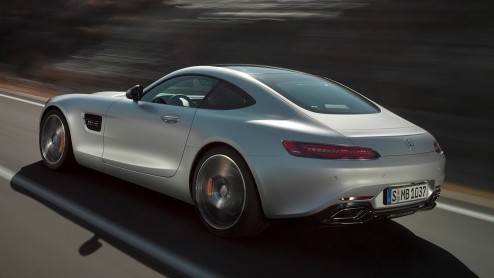 Mercedes-AMG GT onthuld. De nieuwe sportwagen van Mercedes-Benz verschijnt in twee varianten: AMG GT en AMG GT S met 510 pk.