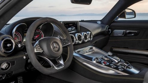 Mercedes-AMG GT onthuld. De nieuwe sportwagen van Mercedes-Benz verschijnt in twee varianten: AMG GT en AMG GT S met 510 pk.