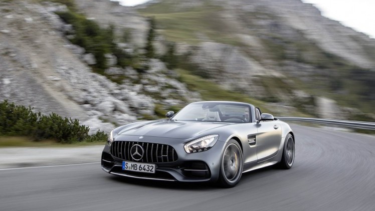 Mercedes-AMG presenteert de GT Roadster. Die brengt ook een nieuwe uitvoering met zich mee in de vorm van de GT C Roadster.