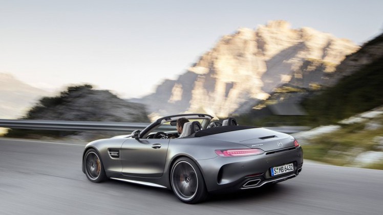 Mercedes-AMG presenteert de GT Roadster. Die brengt ook een nieuwe uitvoering met zich mee in de vorm van de GT C Roadster.
