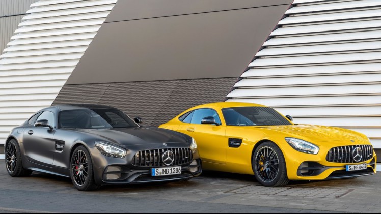Mercedes-Benz vond het hoog tijd dat de AMG GT een facelift kreeg. Dat is nu gebeurd en het levert ook meteen een nieuwe limited edition-uitvoering op ter gelegenheid van het 50-jarig bestaan van AMG.
