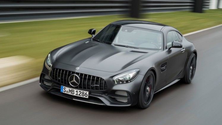 Mercedes-Benz vond het hoog tijd dat de AMG GT een facelift kreeg. Dat is nu gebeurd en het levert ook meteen een nieuwe limited edition-uitvoering op ter gelegenheid van het 50-jarig bestaan van AMG.