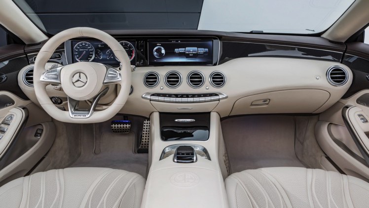 Mercedes-AMG S 65 Cabriolet biedt het summum van cabriolet rijden met prestige en vermogen. De S-Klasse Cabriolet levert met zijn V12 maar liefst 630 pk.