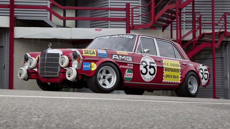 AMG, de huistuner van Mercedes-Benz en vrij recent samengevoegd als Mercedes-AMG, bestaat dit jaar 50 jaar. Begonnen in een werkplaats in een molen, is het nu groter dan ooit.