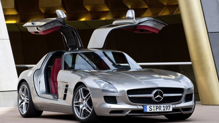 AMG, de huistuner van Mercedes-Benz en vrij recent samengevoegd als Mercedes-AMG, bestaat dit jaar 50 jaar. Begonnen in een werkplaats in een molen, is het nu groter dan ooit.