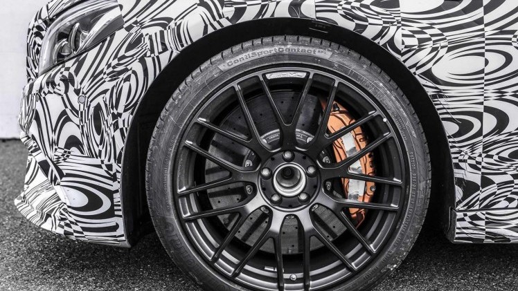 Het is nog hooguit een maand of twee wachten tot de Mercedes-AMG C-klasse Coup zich laat zien op de IAA in Frankfurt, dus is het voor de huistuner uit Affalterbach de hoogste tijd om te gaan teasen.