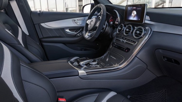 De Mercedes-Benz GLC en GLC Coup krijgen er een sportief broertje bij in de vorm van de AMG-versies van de autos. De SUVs bereiken in slechts 3,8 seconden de 100 km/h.