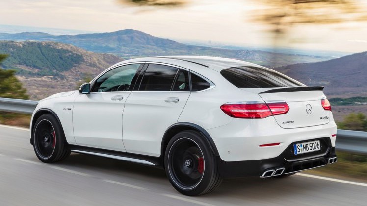 De Mercedes-Benz GLC en GLC Coup krijgen er een sportief broertje bij in de vorm van de AMG-versies van de autos. De SUVs bereiken in slechts 3,8 seconden de 100 km/h.