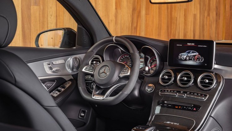 De Mercedes-Benz GLC en GLC Coup krijgen er een sportief broertje bij in de vorm van de AMG-versies van de autos. De SUVs bereiken in slechts 3,8 seconden de 100 km/h.