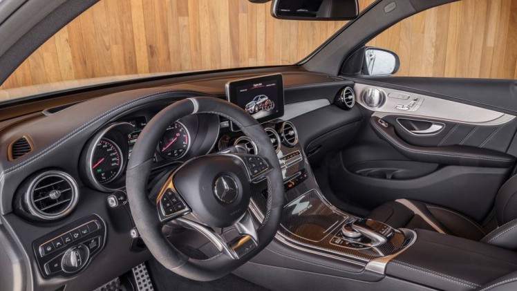 De Mercedes-Benz GLC en GLC Coup krijgen er een sportief broertje bij in de vorm van de AMG-versies van de autos. De SUVs bereiken in slechts 3,8 seconden de 100 km/h.