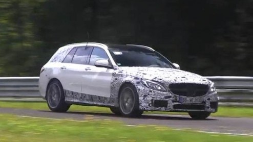 Mercedes-Benz onderwerpt de C63 AMG Estate aan de laatste test op de Nrburgring. Uiteraard is dit schouwspel op video vastgelegd. Kijk en luister vooral naar het geweld van de nieuwe 4.0 liter V8.