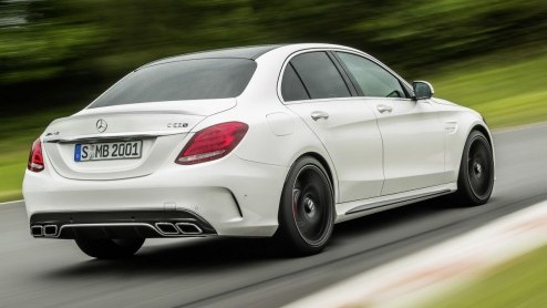In navolging van de AMG GT heeft Mercedes-Benz ook aan de C63 AMG sedan en Estate een prijskaartje gehangen. De ultra sportieve sedan staat in februari bij de dealers, de C63 AMG Estate in april.
