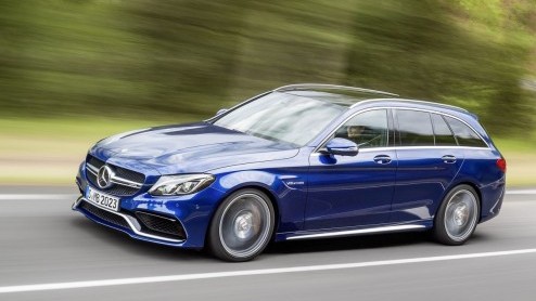 In navolging van de AMG GT heeft Mercedes-Benz ook aan de C63 AMG sedan en Estate een prijskaartje gehangen. De ultra sportieve sedan staat in februari bij de dealers, de C63 AMG Estate in april.