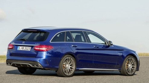 In navolging van de AMG GT heeft Mercedes-Benz ook aan de C63 AMG sedan en Estate een prijskaartje gehangen. De ultra sportieve sedan staat in februari bij de dealers, de C63 AMG Estate in april.