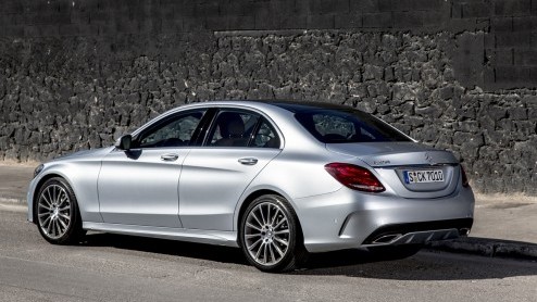 Rijtest nieuwe Mercedes C-Klasse. De nieuwe C-Klasse van Mercedes is een S in compacte vorm.