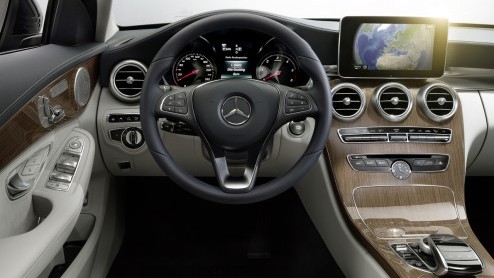 Rijtest nieuwe Mercedes C-Klasse. De nieuwe C-Klasse van Mercedes is een S in compacte vorm.