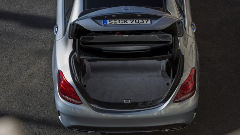 Rijtest nieuwe Mercedes C-Klasse. De nieuwe C-Klasse van Mercedes is een S in compacte vorm.