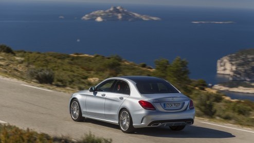 Rijtest nieuwe Mercedes C-Klasse. De nieuwe C-Klasse van Mercedes is een S in compacte vorm.