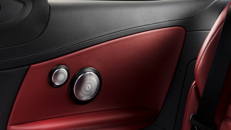 Daar is hij dan, de nieuwe Mercedes-Benz C-Klasse Coup. Hij is zowel langer als breder dan zijn voorganger, maar het meest groeide hij in stijl. Hier lees je alles over de nieuwe Coup uit Stuttgart.