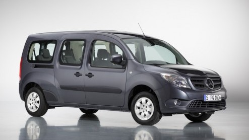 De Mercedes-Benz Citan is vanaf september ook leverbaar als extra lange combi met tot maximaal zeven zitplaatsen. De vanafprijs voor de royale gezinswagen annex taxi bedraagt 29.692 euro.