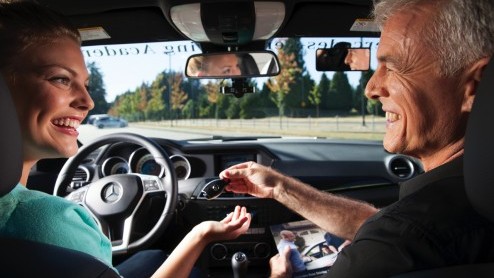 Mercedes-Benz Driving Academy in Nederland leidt leerlingen op voor veilig en plezierig autorijden.